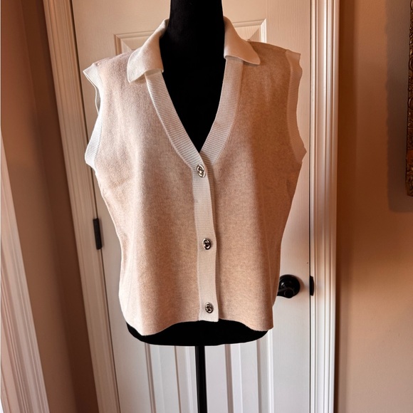 New York & Company Tops - New York & Company Beige & White Collared Sleeveless Cropped Knit Top size xl